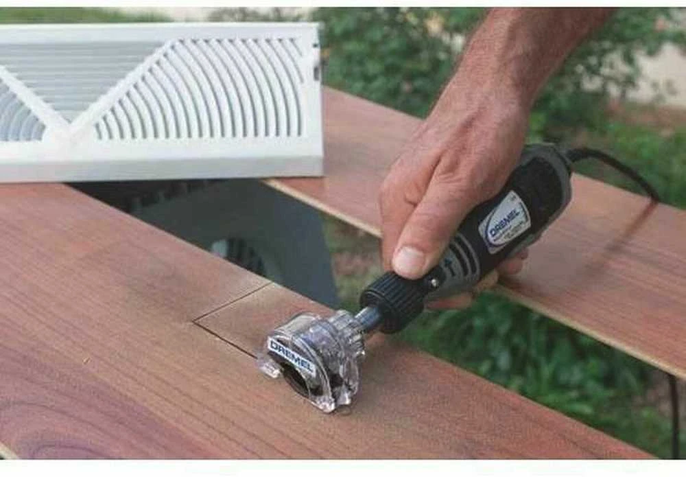 Bosch 670 Tiesių linijų ir apskritimų pjoviklis