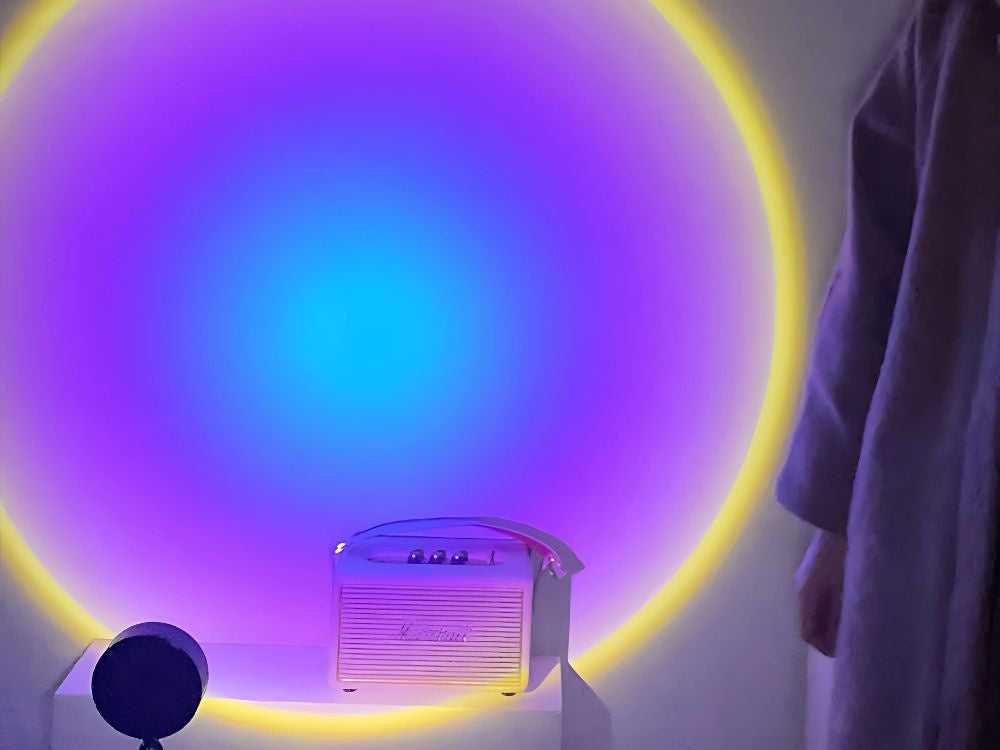 LED projektorius lempa su RGB spalvų imitacija ir nuotoliniu valdymu