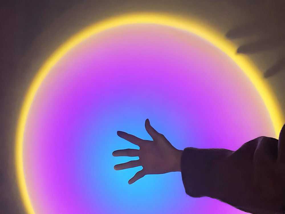 LED projektorius lempa su RGB spalvų imitacija ir nuotoliniu valdymu