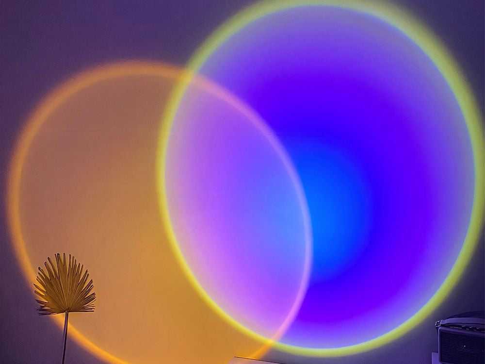 LED projektorius lempa su RGB spalvų imitacija ir nuotoliniu valdymu