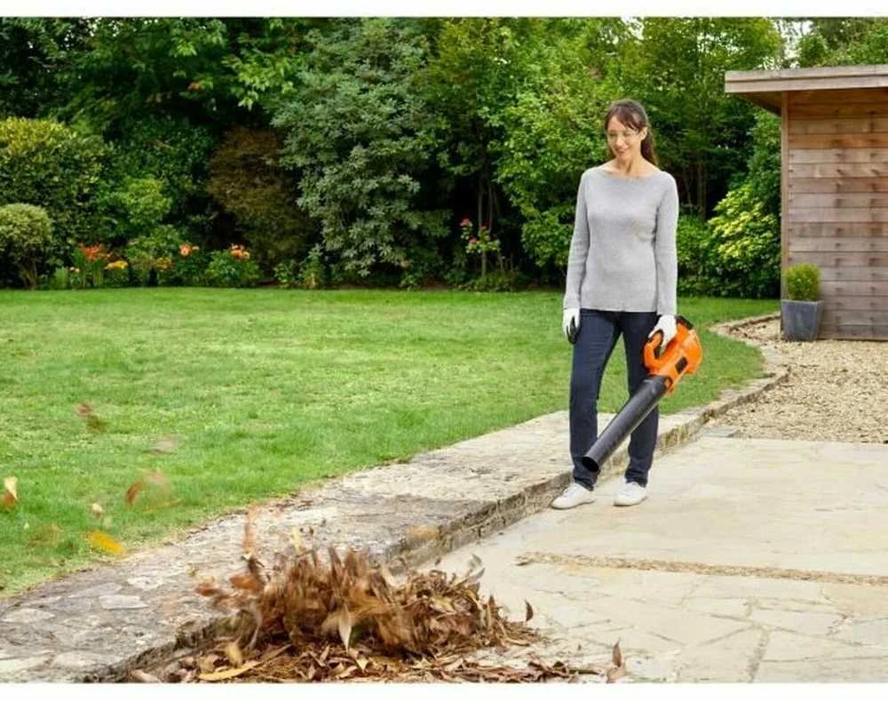Black & Decker Juodas & Decker Akumuliatorinis lapų pūstuvas Juodas & Decker BCBL200L-QW; 18 V; 1x2,0 Ah akum.