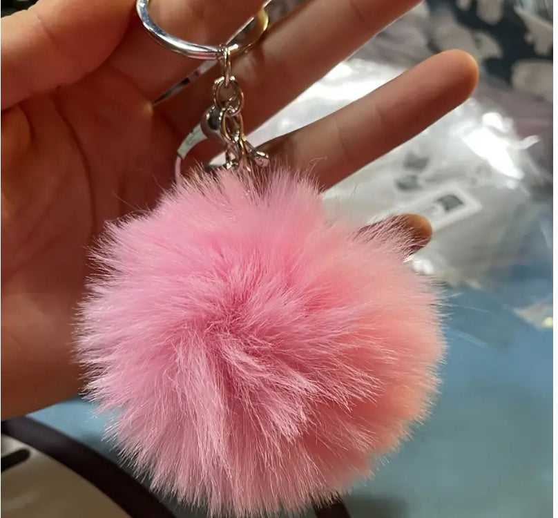 Raktų pakabuko maišelis su pomponu ir kailio blizgučiais rankinėms