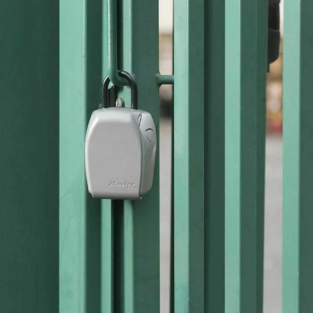MASTER LOCK tvirtas raktų dėklas su kombinuota spyna ir kilpa 5414EURD