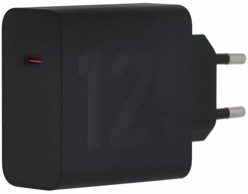 Motorola TurboPower kelioninis įkroviklis USB-C 125W su USB-C/USB-C kabeliu juodos spalvos