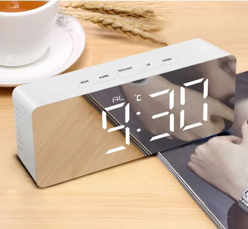 Laikrodis veidrodis su LCD ekranu ir temperatūros rodymu