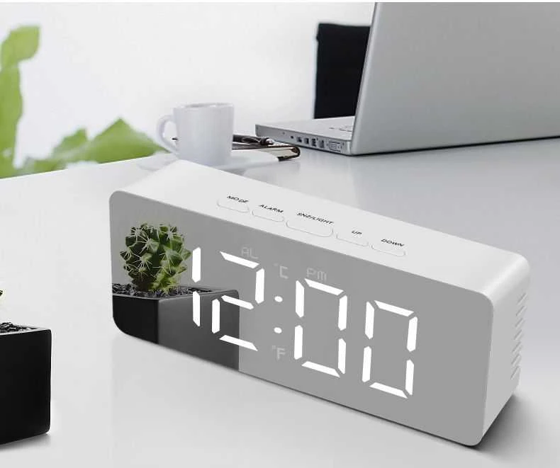 Laikrodis veidrodis su LCD ekranu ir temperatūros rodymu