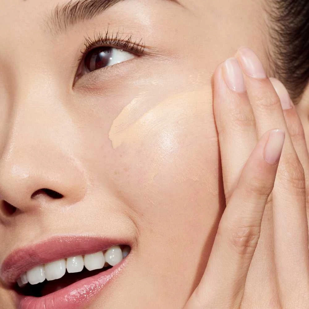 „Clinique Even Better Clinical“ vitaminų bazė de makiažo pagrindas SPF50 5 – šviesiai vidutiniškai vėsus, 30 ml