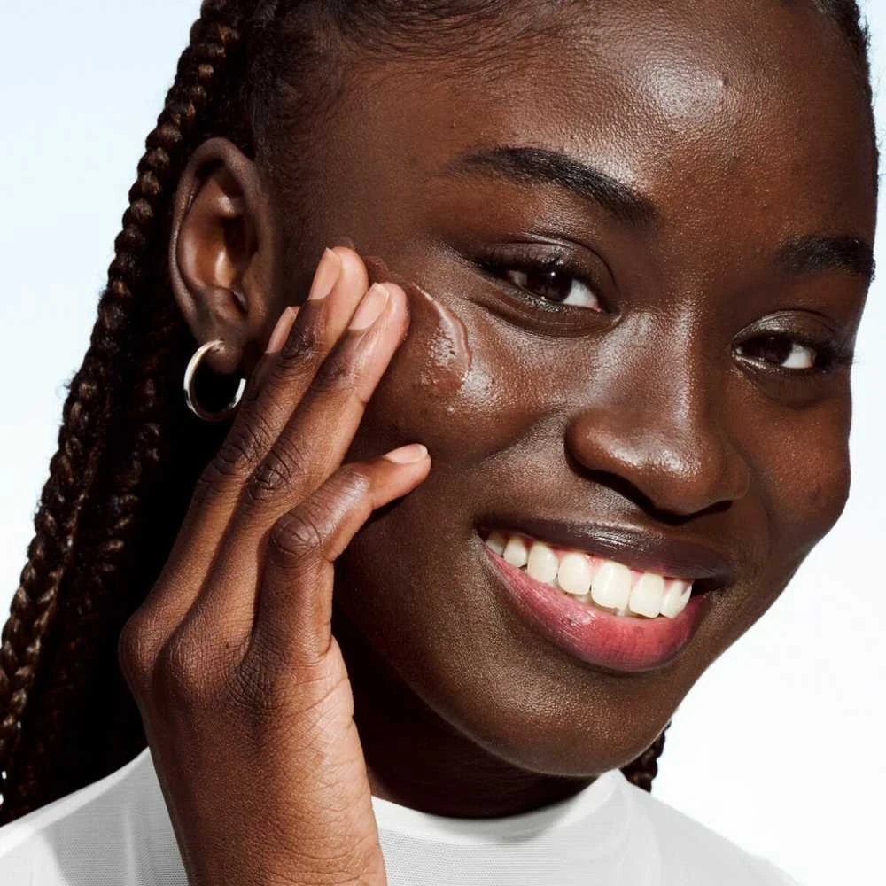 „Clinique Even Better Clinical“ vitaminų bazė de makiažo pagrindas SPF50 4 – šviesiai vidutiniškai vėsinantis, 30 ml