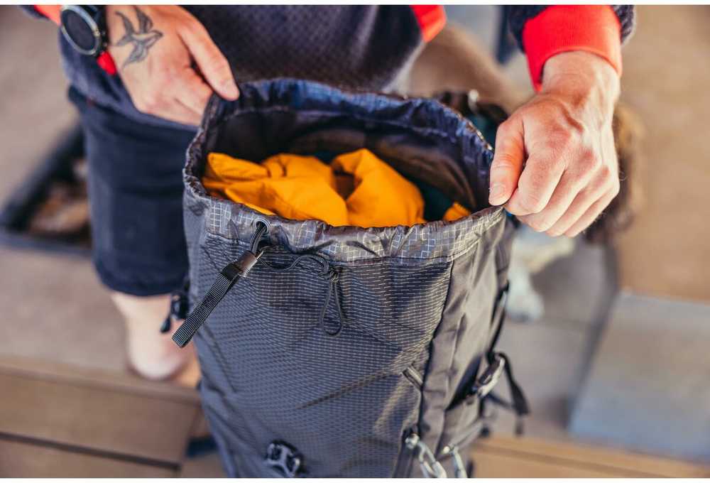 Gregory Nano Hiking backpack 28 l Juodas