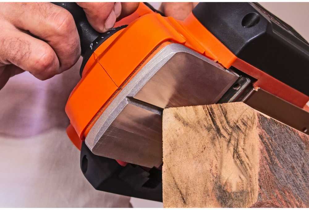 Black & Decker Juodas & Decker Elektrinis oblius Juodas & Decker BEW712-QS; 710 W