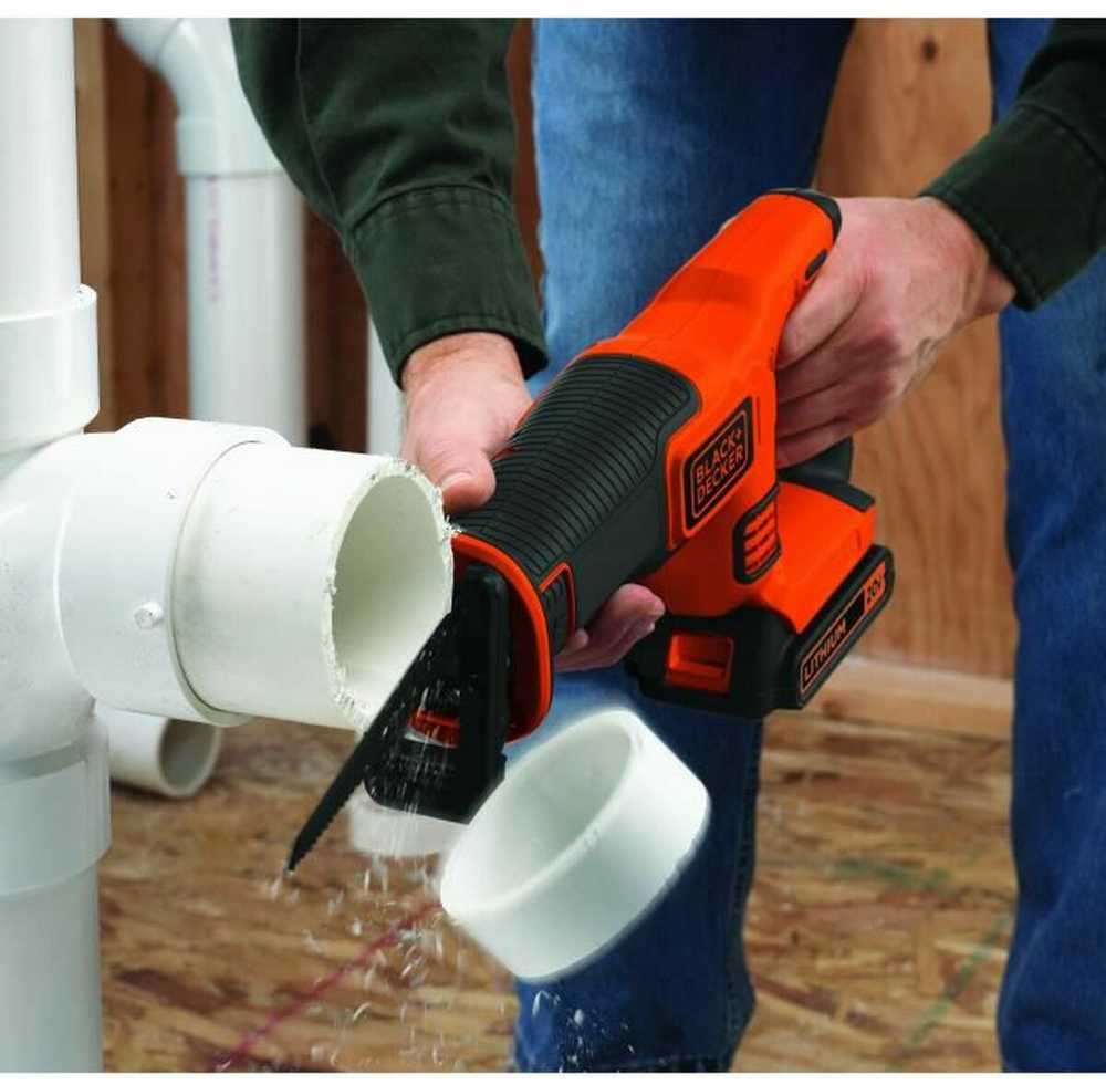 Black & Decker Juodas & Decker Akumuliatorinis tiesinis pjūklas Juodas & Decker; 18 V; 1x1,5 Ah akum.