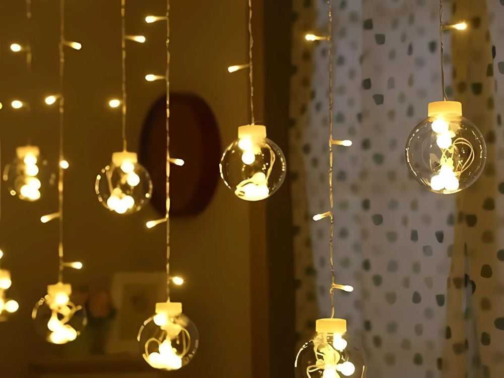 Šviesos užuolaida, šventinė girlianda, rutulys, dekoracija, 138 LED, šiltos spalvos, IP44