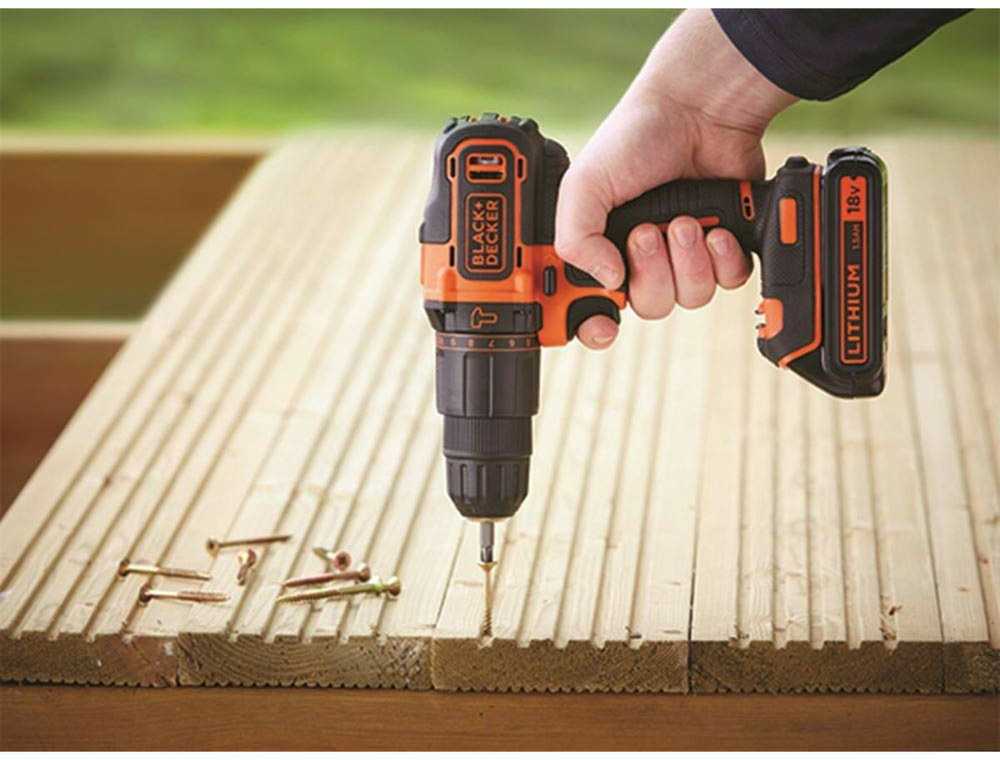 Black & Decker Juodas + DECKER PLAKŠKAS GRĄŽAS 18V 2x1,5Ah + 80vnt PRIEDAI