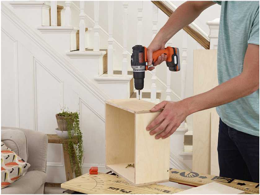 Black & Decker Juodas & Decker Suktuvas-gręžtuvas Juodas & Decker BDCHD12S1-XJ; 12 V; 1x1,5 Ah akum.