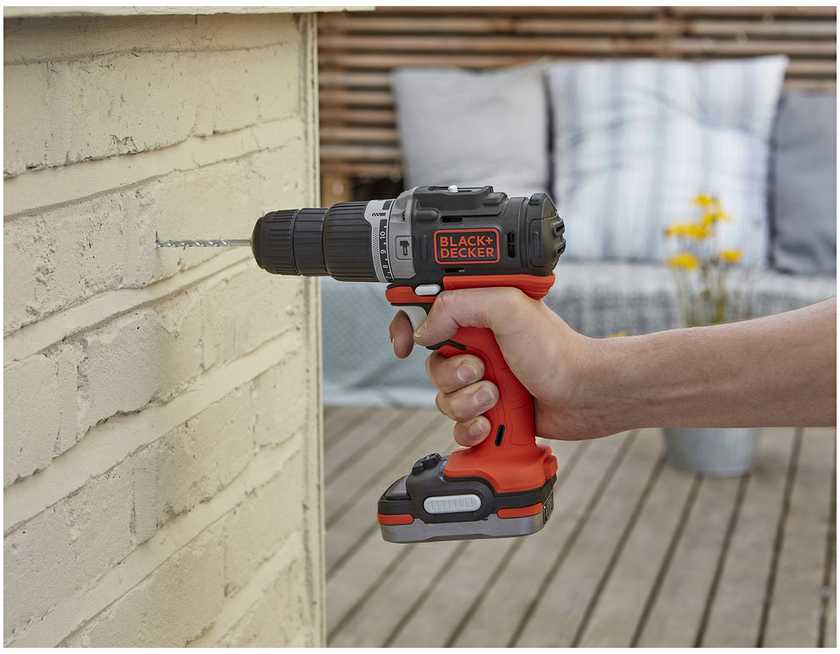 Black & Decker Juodas & Decker Suktuvas-gręžtuvas Juodas & Decker BDCHD12S1-XJ; 12 V; 1x1,5 Ah akum.