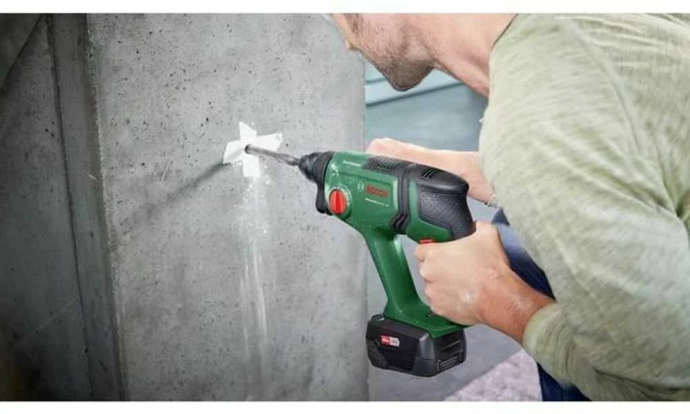 Bosch UniversalHammer 18V be akumuliatoriaus ir kroviklio Akum.perforatorius