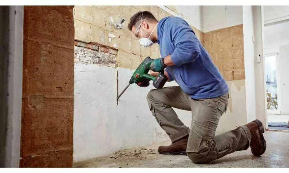 Bosch UniversalHammer 18V be akumuliatoriaus ir kroviklio Akum.perforatorius