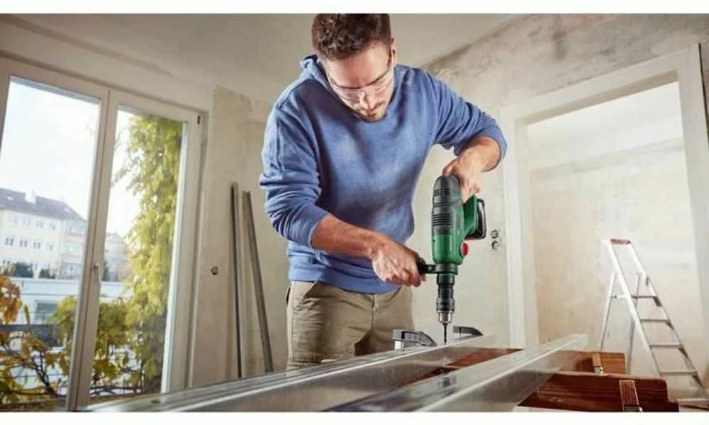Bosch UniversalHammer18V darbo procese