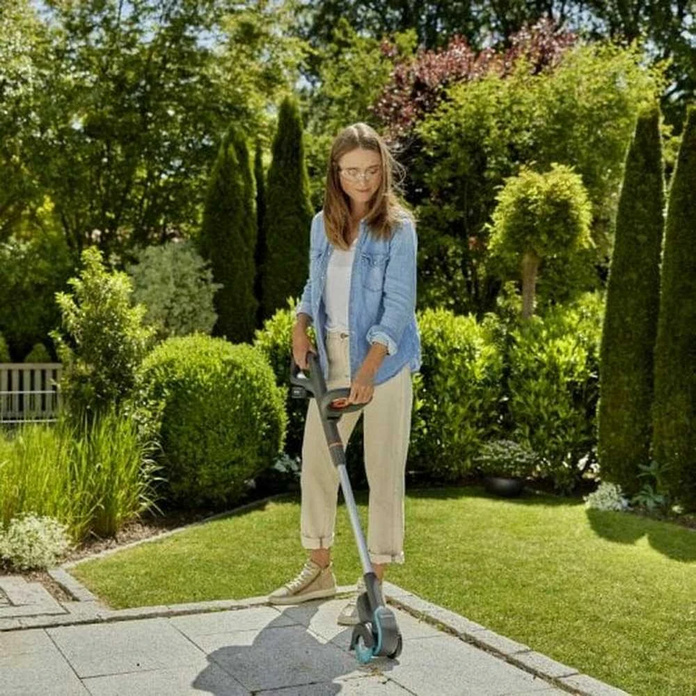 Gardena Akumuliatorinis trinkelių tarpų šepetys EasyWeed 1800/18V P4A rinkinys
