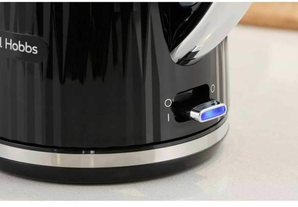 Russell Hobbs Eden virdulys, juodas, 1,7 l