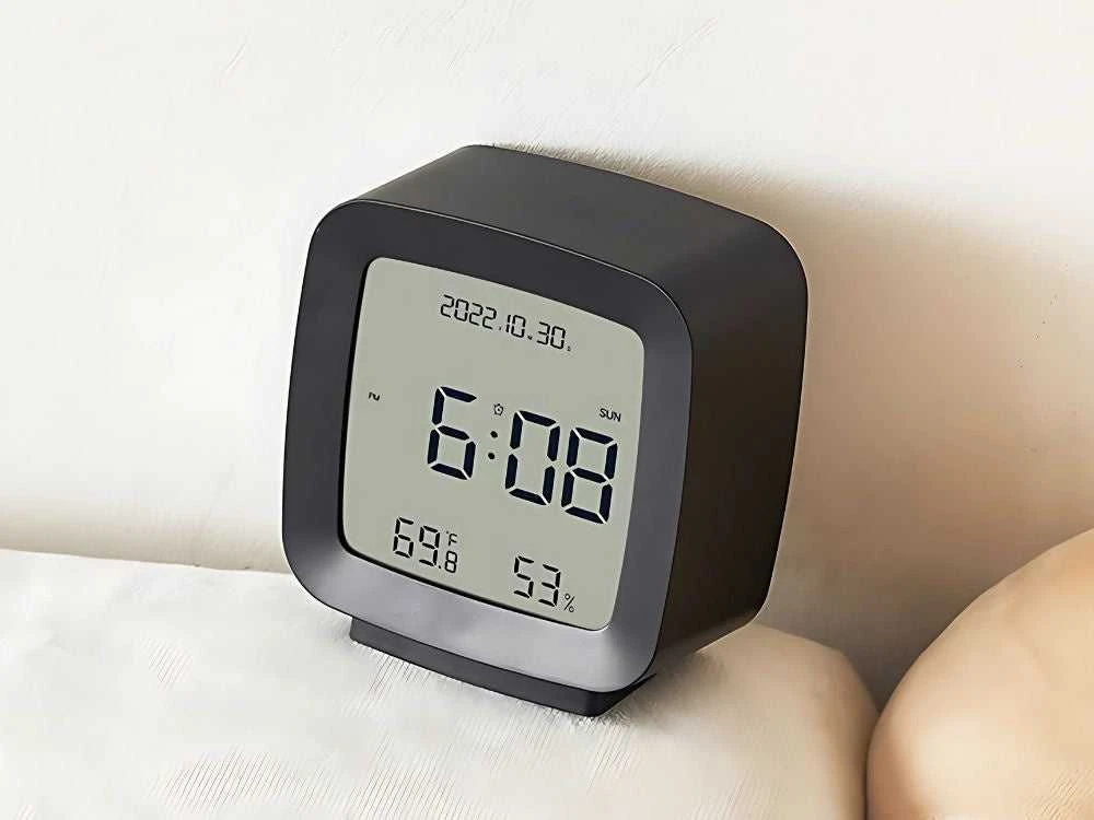 Skaitmeninis laikrodis-žadintuvas su drėgmės ir temperatūros rodmenimis