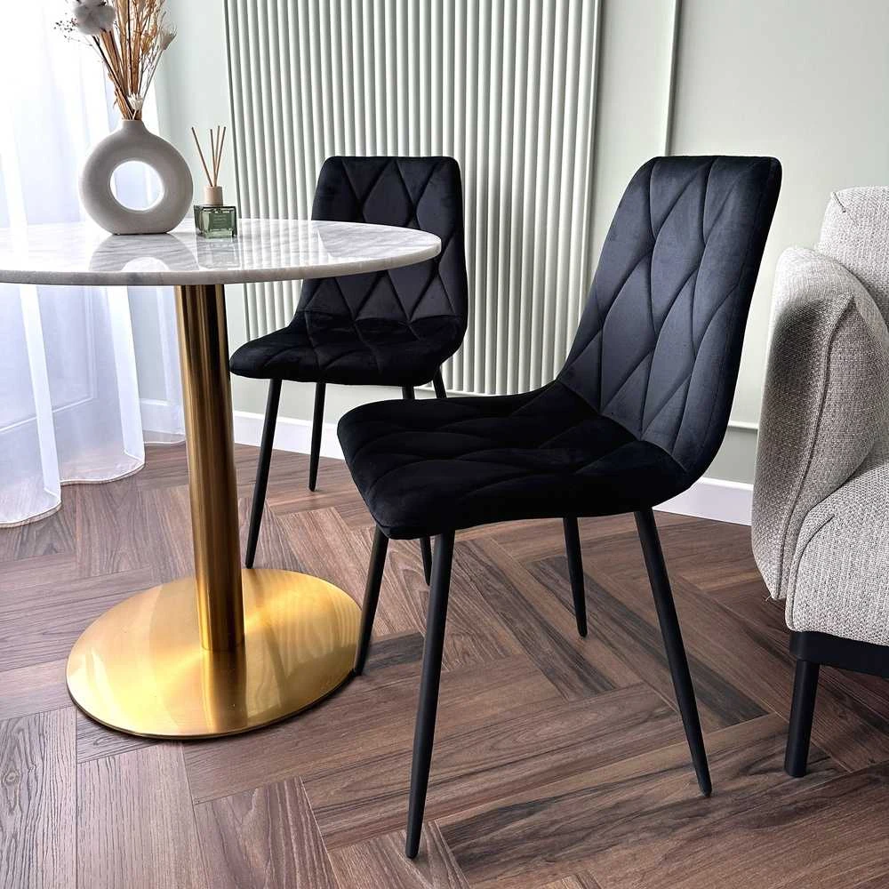 Aksominė kėdė MADISON juoda, minkšta sėdima dalis, metalinės kojos, valgomojo kėdė, svetainės kėdė, virtuvės kėdė, modernaus dizaino kėdė