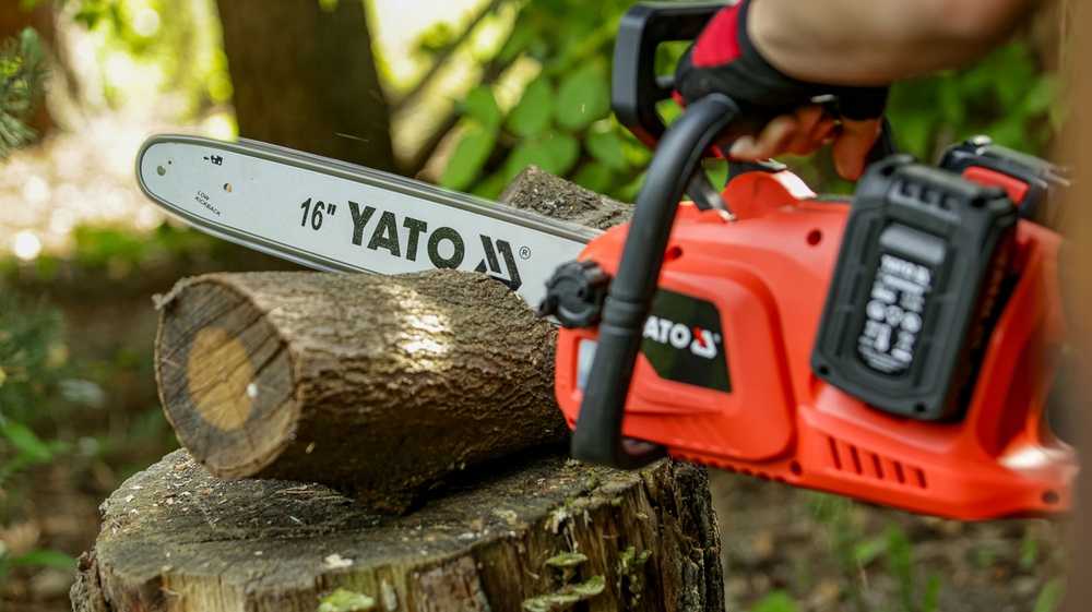 Yato Akumuliatorinis grandininis pjūklas, 36V, 400 mm juosta, didelis grandinės greitis, malkoms, medžių pjovimui, statyboms ir stogams