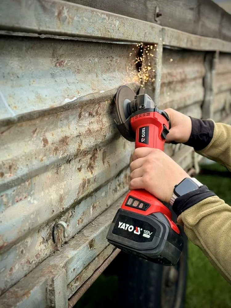 Akumuliatorinis kampinis šlifuoklis, 18V bešepetėlinis variklis, 125mm diskas, reguliuojamas greitis, metalo pjovimui ir šlifavimui, su 4Ah akumuliatoriumi