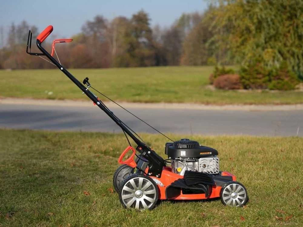 Yato Benzininė vejapjovė 46 cm su savaeige pavara, 4 in 1 funkcija, benzininė vejapjovė, sodo vejapjovė
