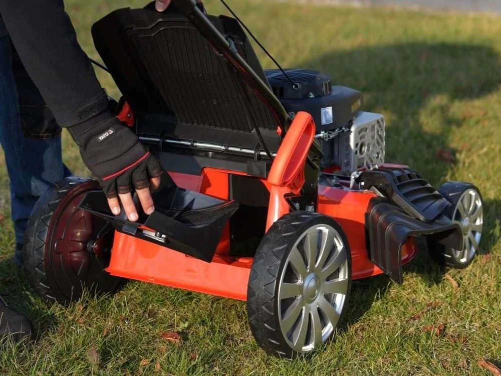 Yato Benzininė vejapjovė 46 cm su savaeige pavara, 4 in 1 funkcija, benzininė vejapjovė, sodo vejapjovė