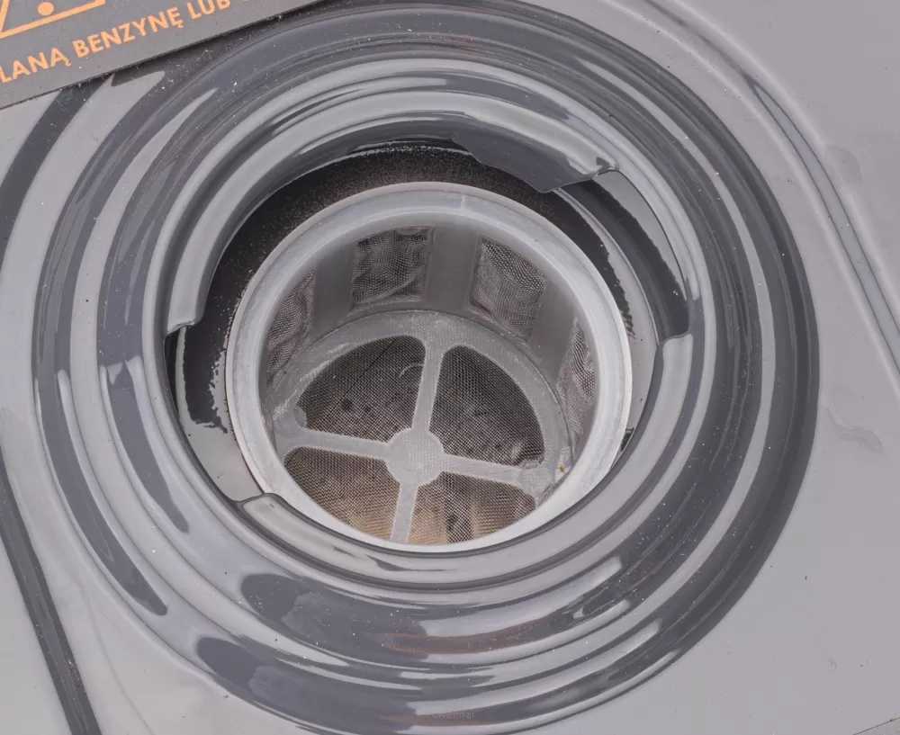 Benzininis generatorius, 3000W, 230V/400V, su AVR, statyboms, sodui ir avariniam maitinimui, nešiojama elektrinė
