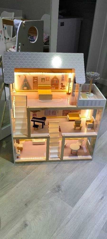 Boho Dollhouse Medinis lėlių namelis su baldais Boho LED, 78 cm