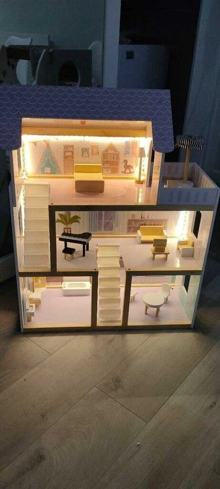 Boho Dollhouse Medinis lėlių namelis su baldais Boho LED, 78 cm
