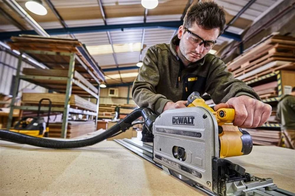 Dewalt elektrinis įleidžiamas pjūklas + kreipiančioji liniuotė, 1,5 m (‎DWS520KTR-QS)