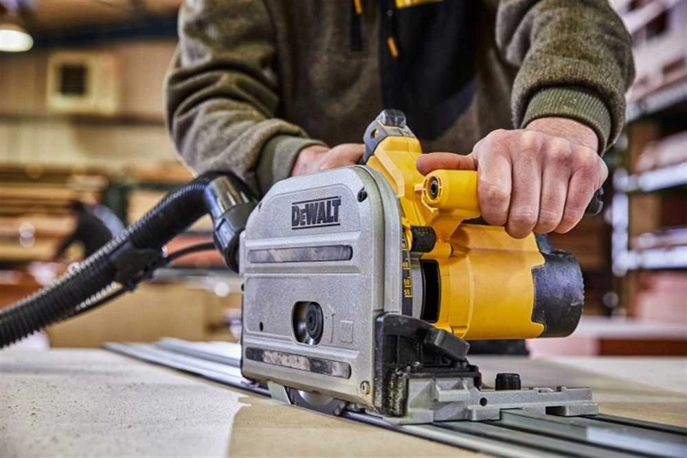 Dewalt elektrinis įleidžiamas pjūklas + kreipiančioji liniuotė, 1,5 m (‎DWS520KTR-QS)
