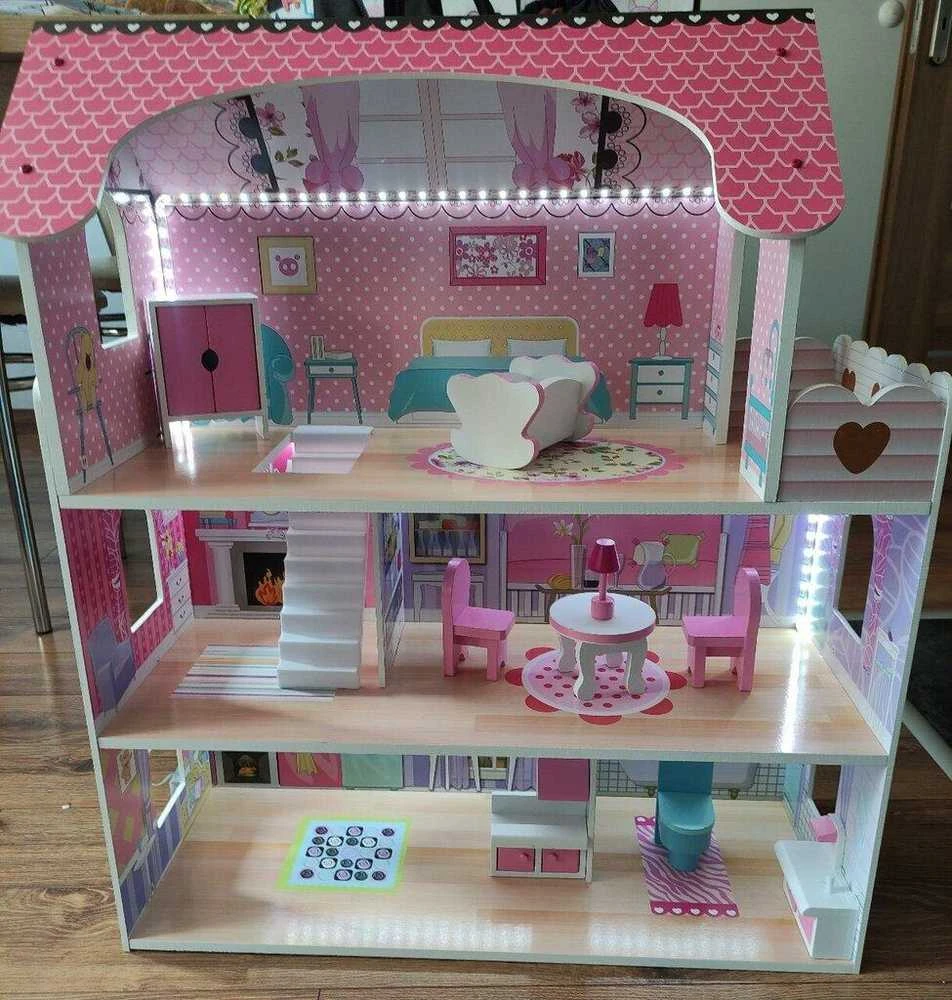 Doll House Medinis lėlių namas, 3 aukštų, su LED apšvietimu ir baldų komplektu