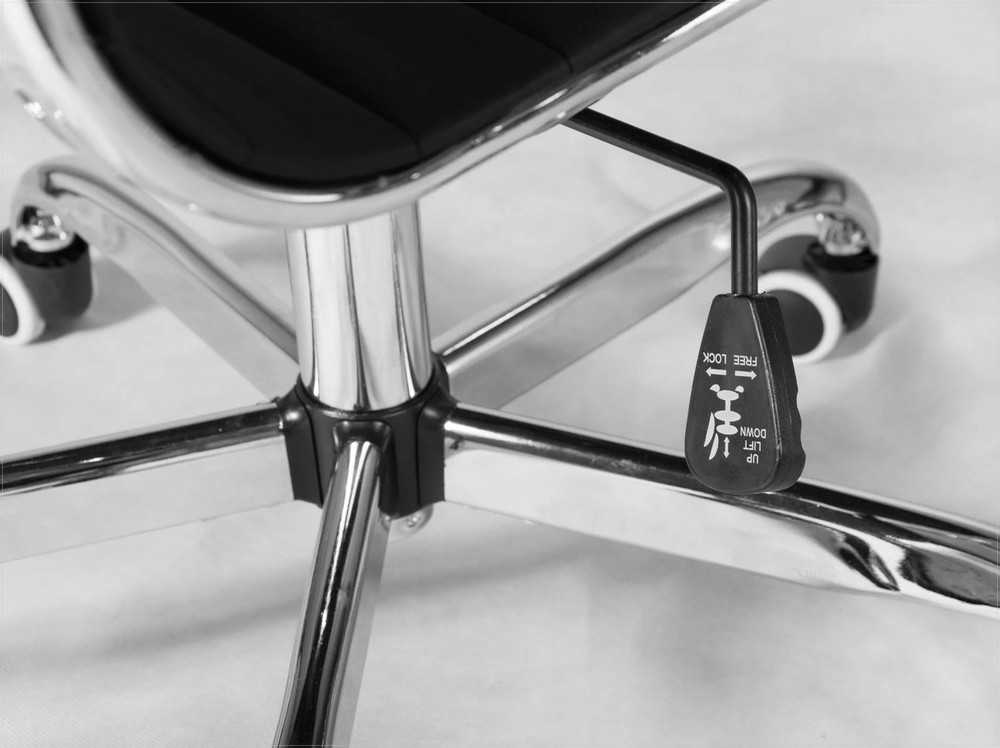 Ergonomiška biuro kėdė, modernaus dizaino, juoda dirbtinė oda, reguliuojamas aukštis, pasukama kėdė namų biurui