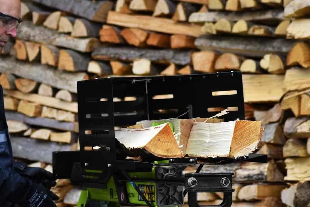 Horizontalus malkų skaldytuvas, malkų skaldyklė, 7 tonų hidraulinis skaldytuvas, kompaktiška medienos skaldymo mašina, efektyvus malkų įrankis
