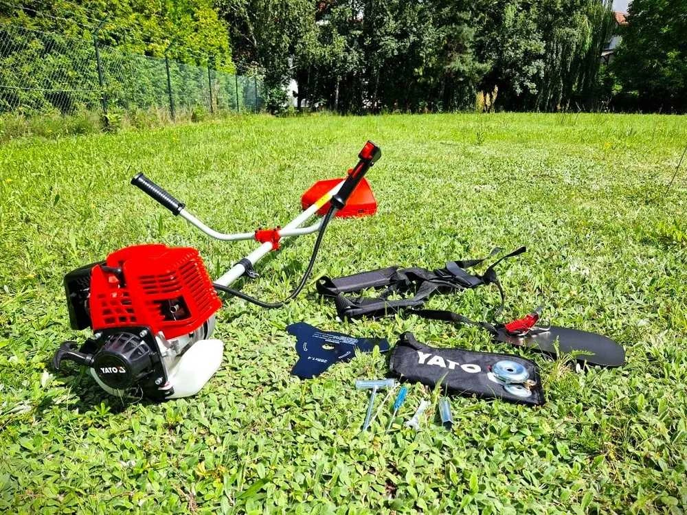 Keturtaktė krūmapjovė, sodo ir piktžolių kontrolei, galingas 31 cm³ variklis, su žoliapjovės valu ir ašmenimis, universali žoliapjovė