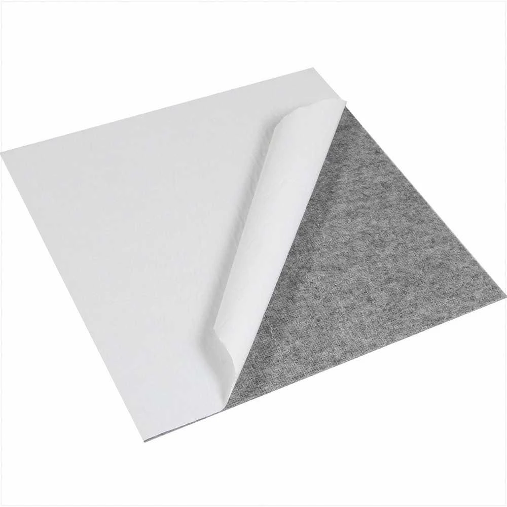 Lipnios kiliminės plytelės miegamajam ir svetainei, minkštos šviesiai pilkos 61x61 cm plytelės, lengvai montuojama grindų danga