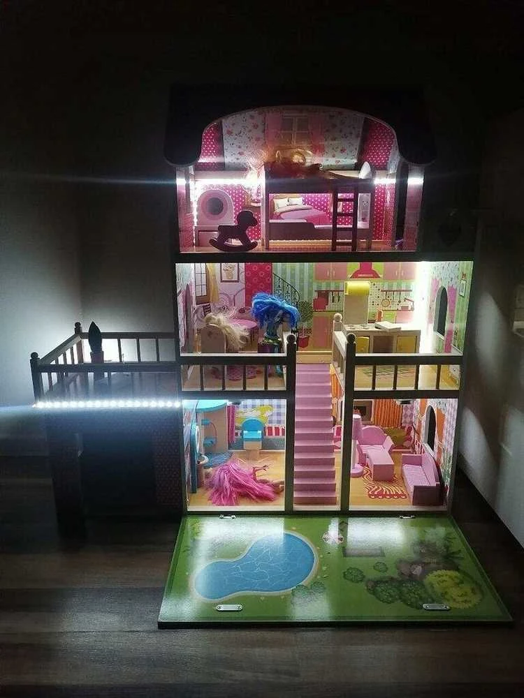 Medinis lėlių namelis su LED, 90cm