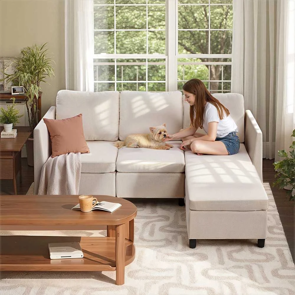 Modulinė sekcijinė sofa svetainei ir miegamajam, su paslėpta dėtuve ir aukšto atšokimo kempine, 3 vietų minkštas kampas, balkšva sofa su pufu