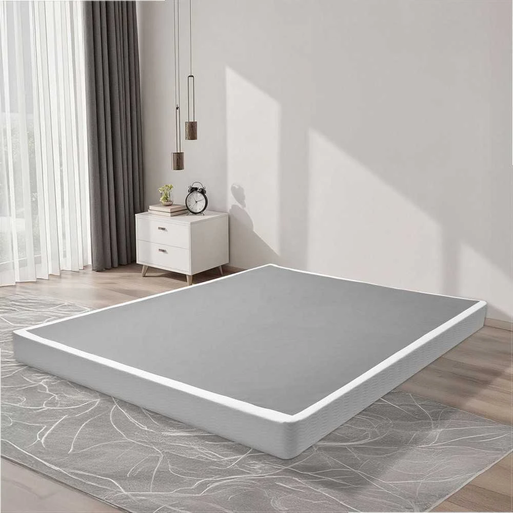 Queen Size čiužinio pagrindo rėmas su plaunamu audiniu, tvirtas metalinis pagrindas, lengvas surinkimas, saugūs kampai, vietą taupantis dizainas, miegamojo lova