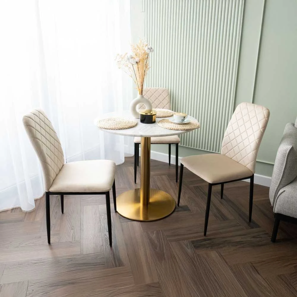Smėlio spalvos velvetinis valgomojo kėdė, geometrinio dygsniavimo minkšta sėdynė, metalinės kojos, virtuvės kėdė, modernus valgomojo baldas