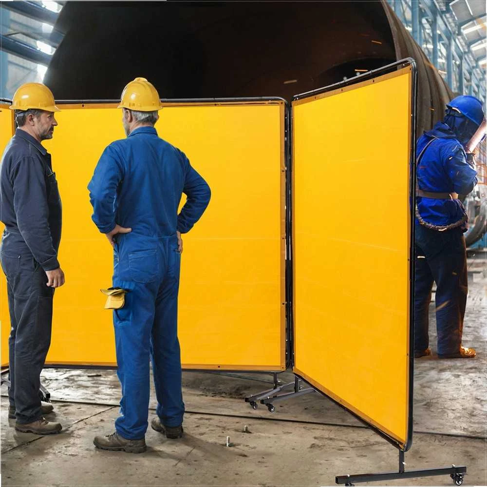 Suvirinimo ekranas su rėmu, 1.8 x 1.8 m 3 dalių ugniai atspari vinilo užuolaida, mobilus su 12 sukamųjų ratukų dirbtuvių apsaugai, geltonas suvirinimo barjeras, pramoninis saugos ekranas, apsauginė sienelė