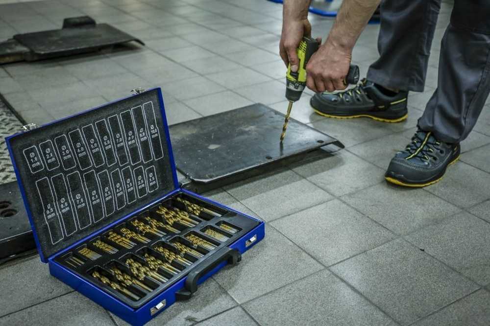 Grąžtas Titano grąžtų rinkinys, HSS-TIN dengti grąžtai, 170 dalių grąžtų rinkinys, metalinis dėklas su organizatoriumi, universalus grąžtų rinkinys
