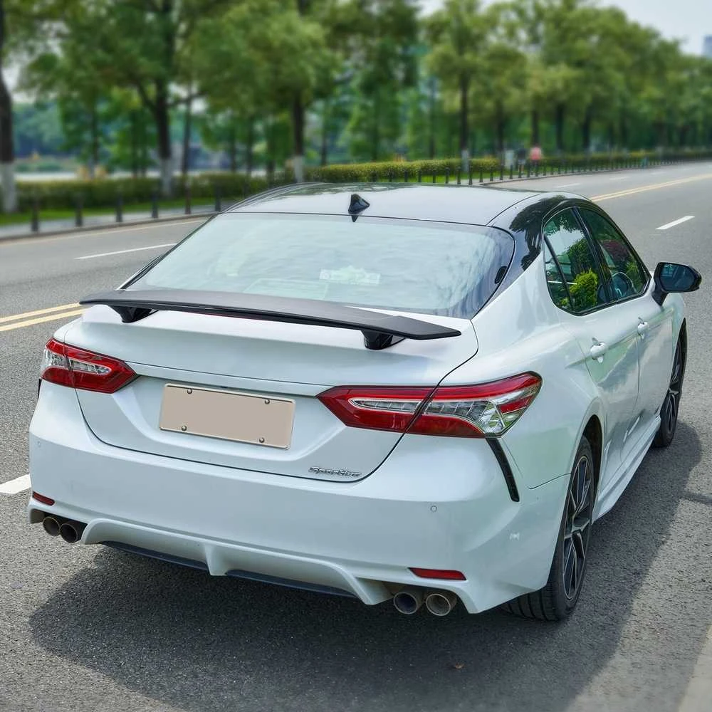 Universalus automobilio spoileris, Blizgus juodas, Sedanams ir kupė