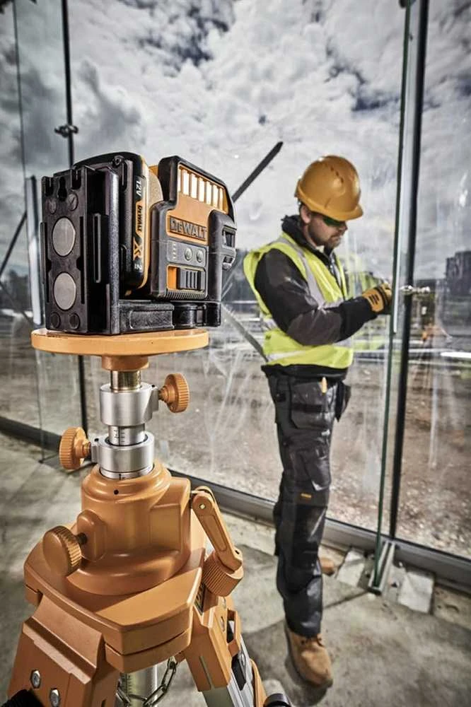 Kryžminis lazerinis nivelyras DeWalt DCE0825D1G žalias