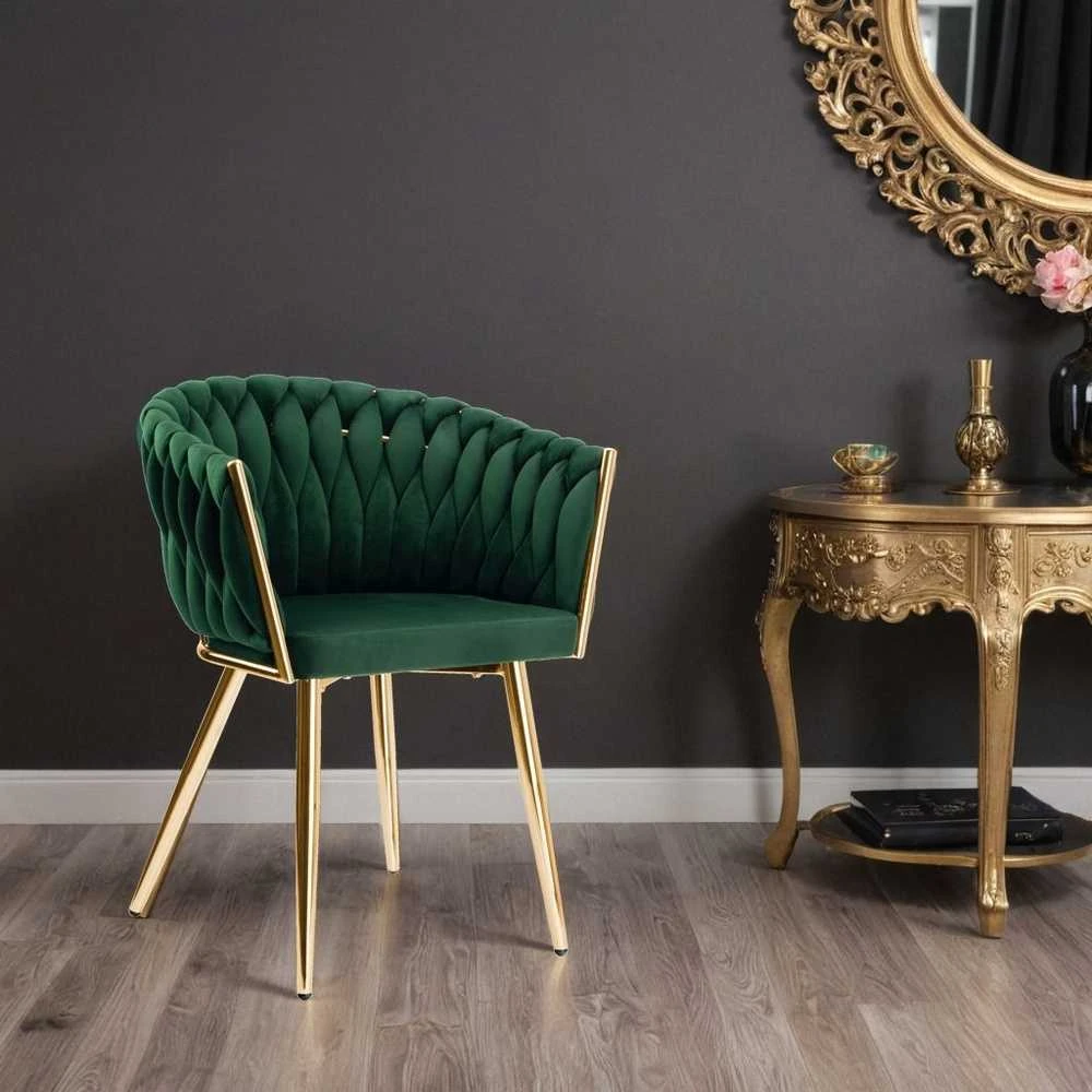 Žalios aksominės kėdės su aukso spalvos detalėmis, modernios, glamūrinės, valgomojo, svetainės