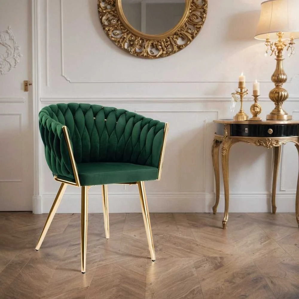 Žalios aksominės kėdės su aukso spalvos detalėmis, modernios, glamūrinės, valgomojo, svetainės